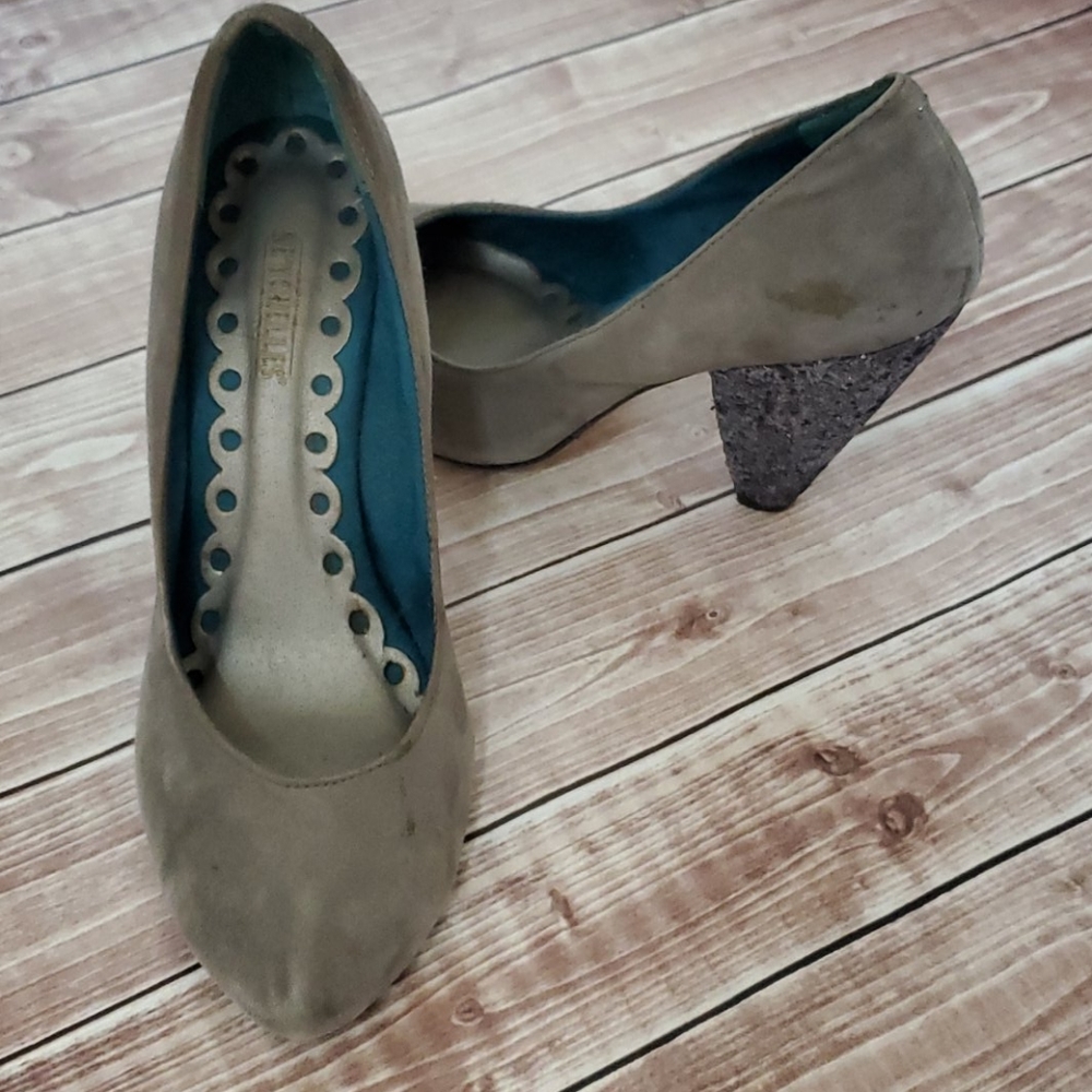 Gray Sparkly Seychelles Pump size 6.5